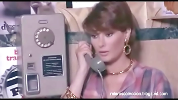 Restregandole las tetas (La Profesora Enseña En Casa)