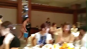 Trai thẳng nhảy múa lộ cu