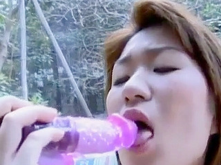 Yui's Nippon XXX: Pornstar Fucks Pussy with Vibrator in Tokyo Thai Fuck Session