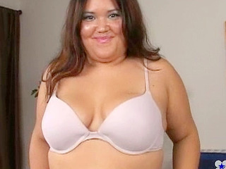 Sucky Lexxy playing with her cunt