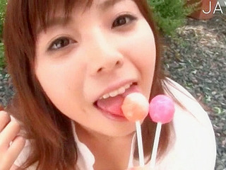 Nippon babe's XXX-rated curves tease at Tokyo's tokyo garden