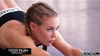 VIXENPLUS Nicole Aniston's UNFORGETTABLE 1ST IR